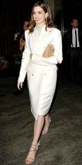 anne-hathaway-290